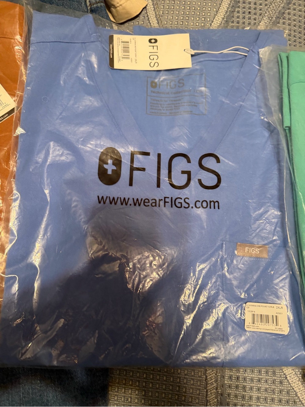 Figs Caterina one pocket Scrub Top in ceil Blue